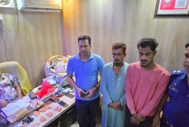 নোয়াখালীতে দুই মাদক কারবারি আটক