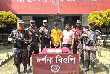 চুয়াডাঙ্গায় দুই পাচারকারী আটক