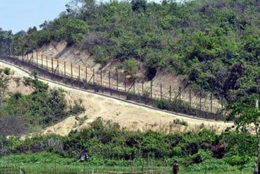বাংলাদেশ-মিয়ানমার সীমান্তের ওপারে গোলাগুলি