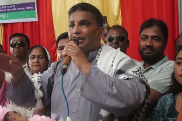 ‘একটি পক্ষ ধর্মের কথা বলে নানাভাবে প্রভাবিত করার চেষ্টা করছে’
