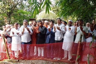মাইলস্টোনে বিমান দুর্ঘটনা নিহত সায়মা আক্তারের বাড়িতে আব্দুল আউয়াল মিন্টু