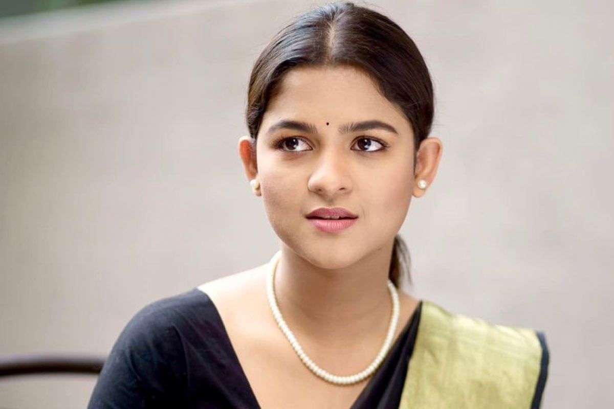 বাংলাদেশের ‘রাজনীতি কিংবা রাজনীতিবীদ’ সবই এখন হাস্যকর : সাদিয়া আয়মান