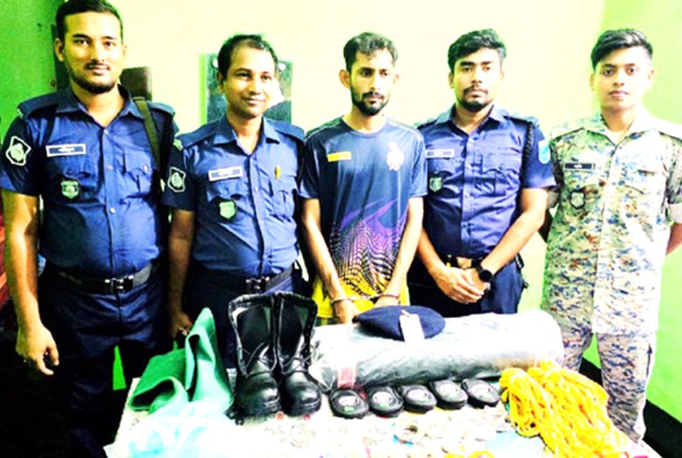 গোপালগঞ্জে চুরির অভিযোগে কারারক্ষী গ্রেফতার