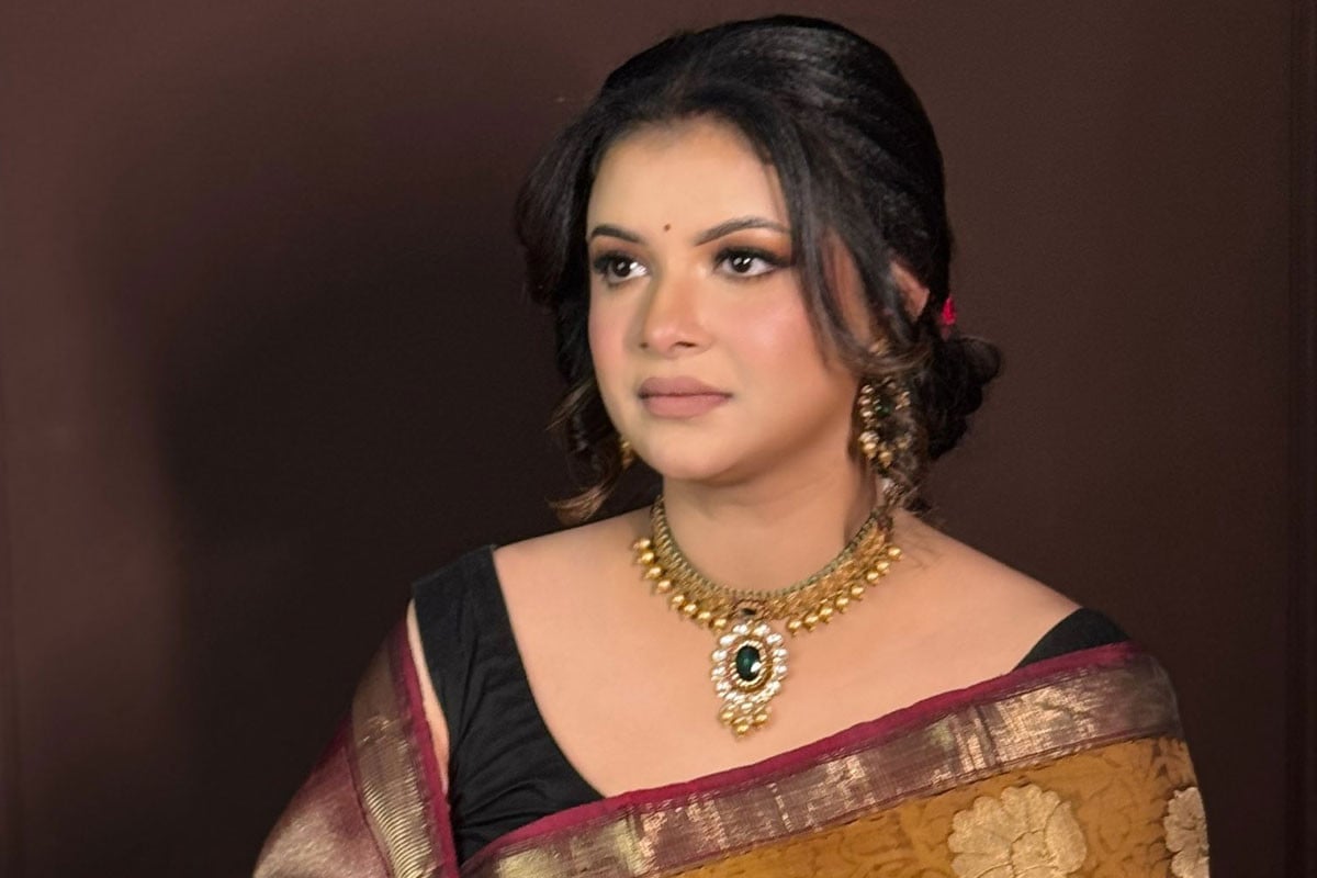 দেশটা কারো বাপের সম্পত্তি না: শবনম ফারিয়া