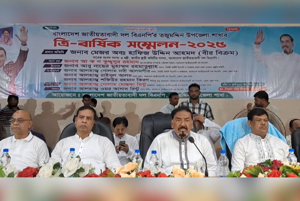 ছাত্ররা দুর্নীতির কাছে আত্মসমর্পণ করেছে : মেজর হাফিজ