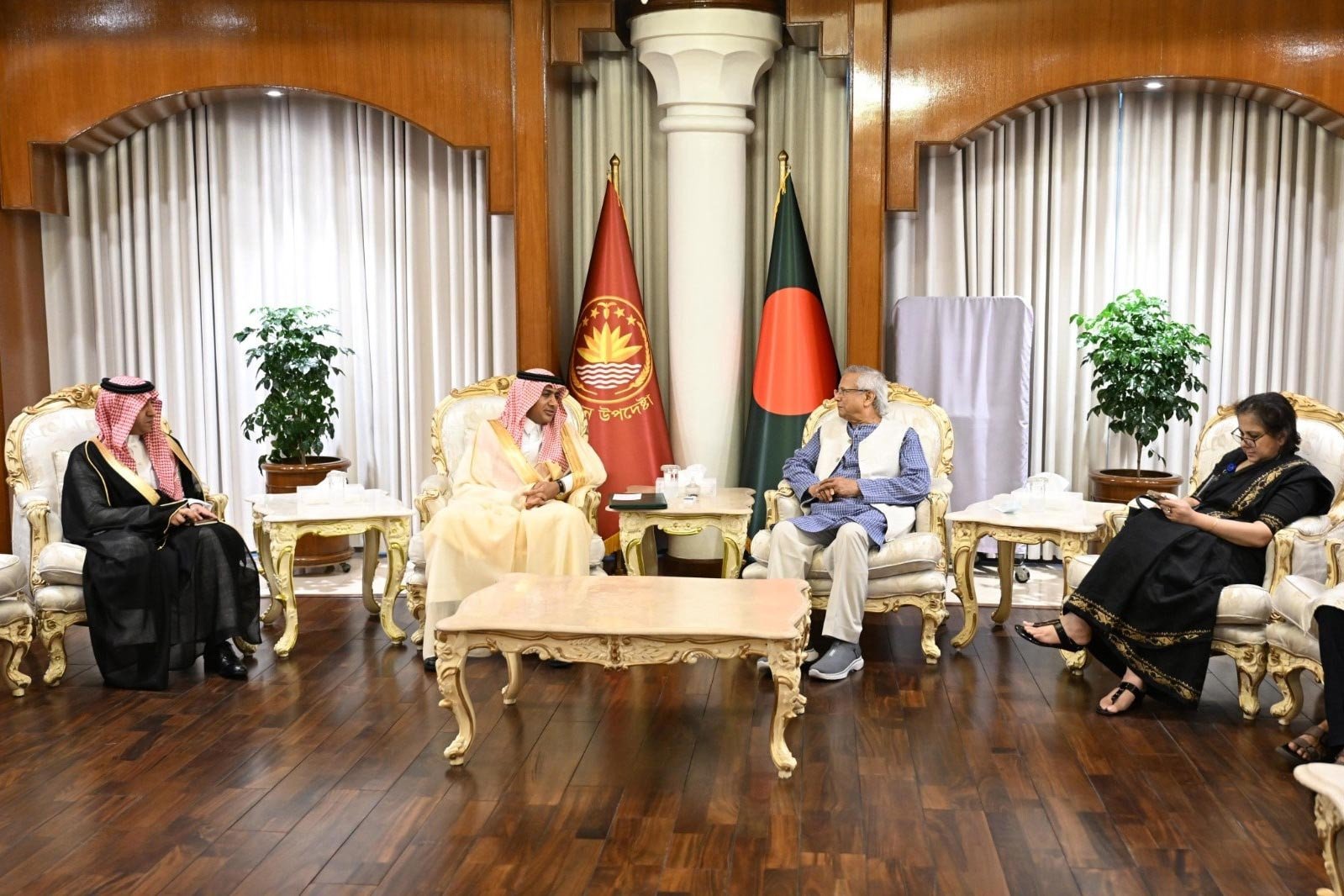 প্রধান উপদেষ্টার সঙ্গে সৌদির নবনিযুক্ত রাষ্ট্রদূতের সৌজন্য সাক্ষাৎ