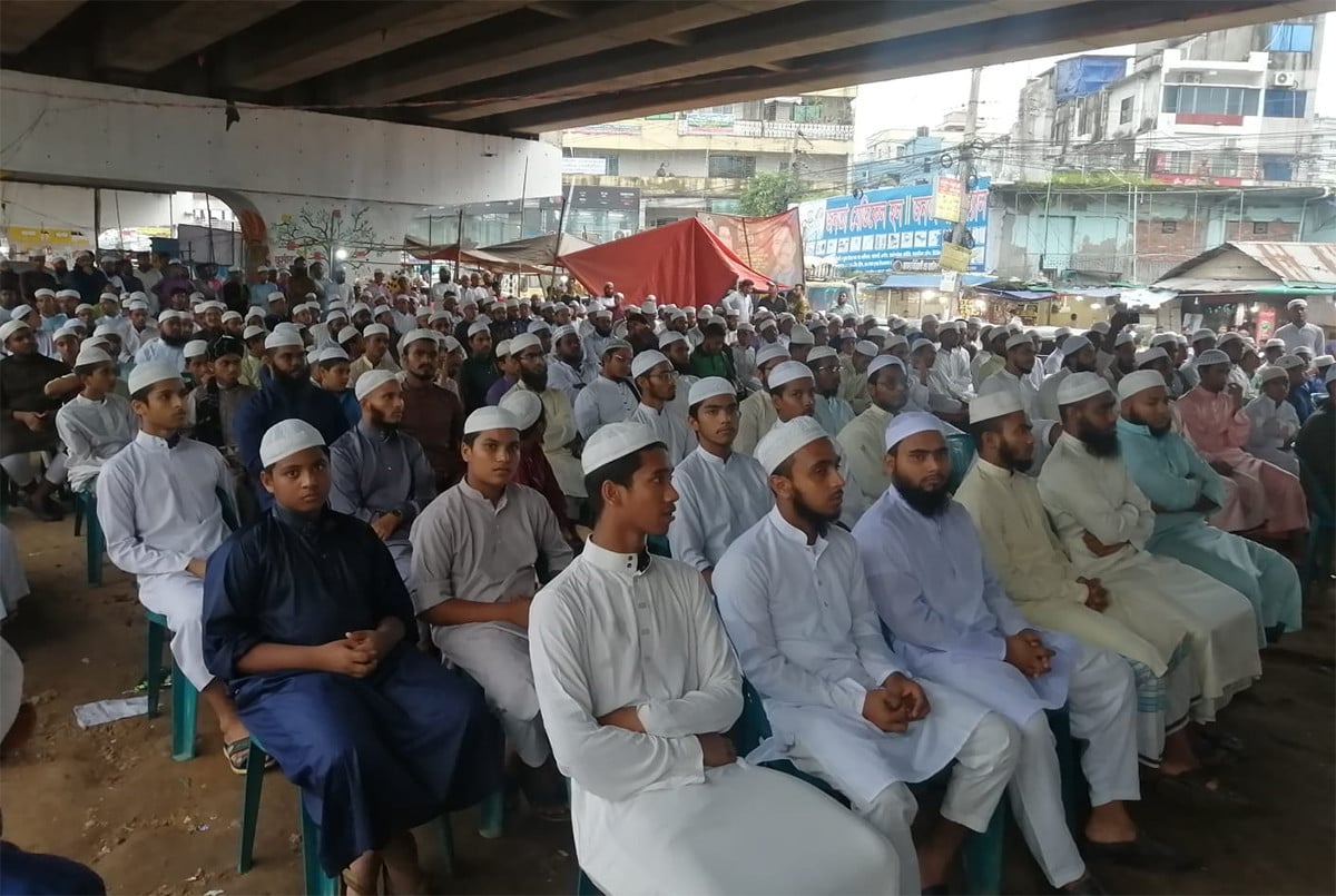 শ্রীপুরে জুলাই বিপ্লবে মাদ্রাসা শিক্ষার্থীদের ‘রেজিস্ট্যান্স সম্মাননা’ প্রদান