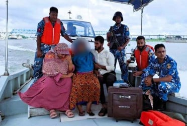 যাত্রীবাহী লঞ্চে গর্ভবতী নারীকে জরুরি চিকিৎসা সহায়তা কোস্ট গার্ডের