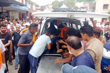 ভারতে মন্দিরে পদদলিত হয়ে নিহত ৭