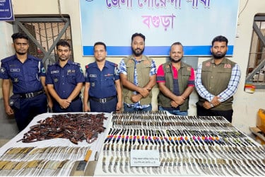 বগুড়ায় ৮১০টি বার্মিজ চাকু উদ্ধার