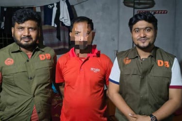 যশোরে পাঁচ মামলার ওয়ারেন্টভুক্ত 
আসামি গ্রেফতার