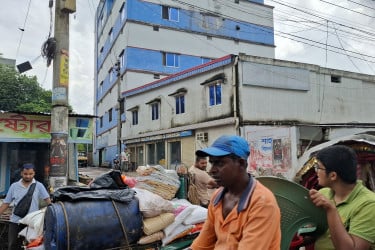 কুষ্টিয়ায় হঠাৎ করে বেড়েছে গমের আটার দাম