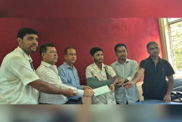 গুলিবিদ্ধ জুলাই যোদ্ধাকে খাগড়াছড়ি প্রেসক্লাবের সহায়তা