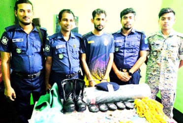 গোপালগঞ্জে চুরির অভিযোগে কারারক্ষী গ্রেফতার