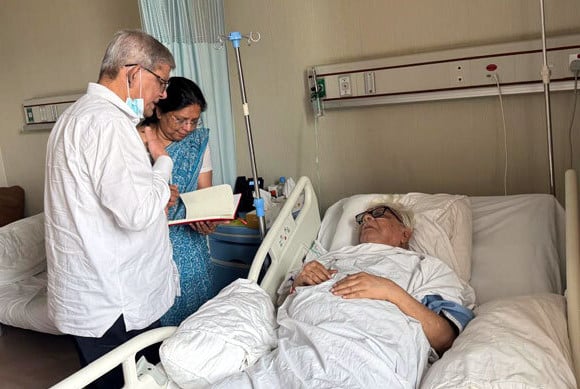 বদরুদ্দীন উমরকে দেখতে হাসপাতালে মির্জা ফখরুল