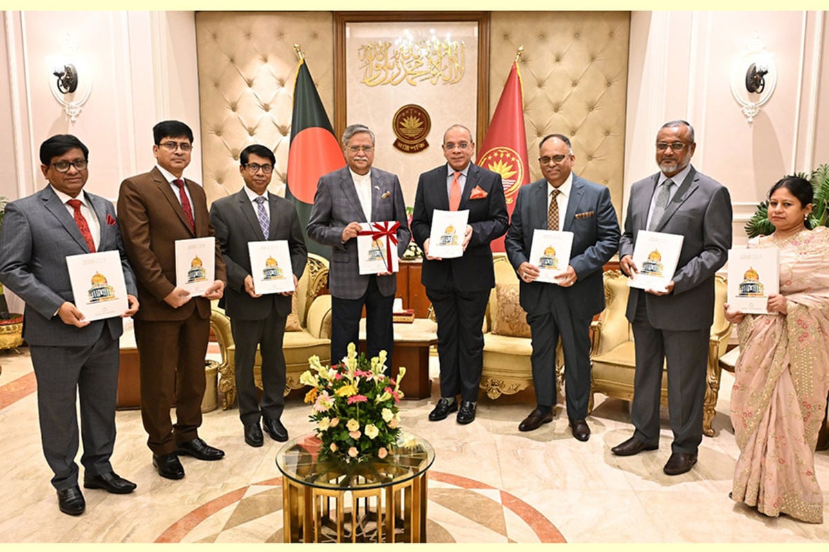 রাষ্ট্রপতির কাছে বার্ষিক প্রতিবেদন দিলেন প্রধান বিচারপতি
