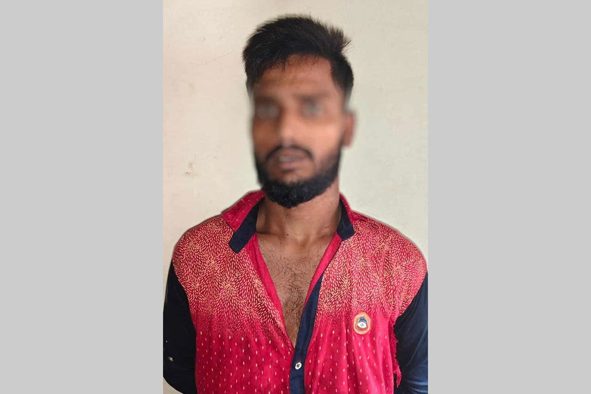 সমুদ্র সৈকতে প্রকাশ্যে স্ত্রীকে মারধর, স্বামী গ্রেফতার