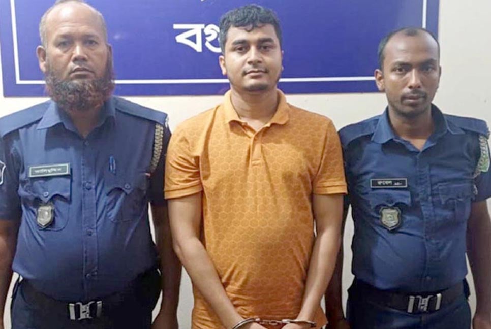বগুড়ায় স্বেচ্ছাসেবক লীগ নেতা গ্রেফতার