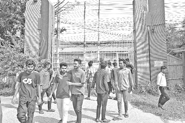 ভর্তিচ্ছু শিক্ষার্থী সংকট
