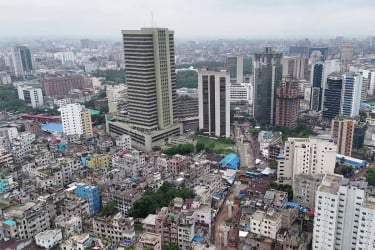 বৃষ্টিতে রাজধানীর বাতাসের মানে উন্নতি