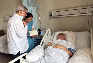 বদরুদ্দীন উমরকে দেখতে হাসপাতালে মির্জা ফখরুল