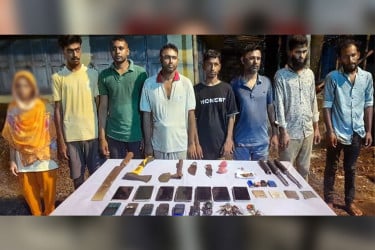 বাগেরহাটে অস্ত্র-মাদকসহ ৮ জন আটক
