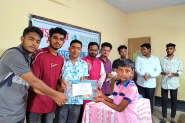 মেহেরপুরে বসুন্ধরা শুভসংঘের উদ্যোগে শিক্ষা উপকরণ বিতরণ