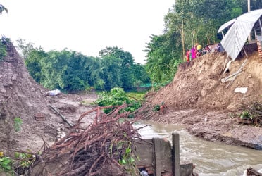 বগুড়ায় কাটাখালী বাঁধ ভেঙে ভোগান্তিতে ১২ গ্রামের মানুষ