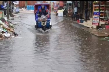 ৩ ঘণ্টার বৃষ্টিতে ডুবল নোয়াখালী শহর, দুর্ভোগ চরমে