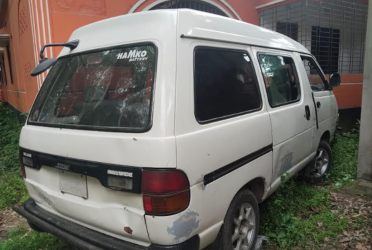 মাইক্রোবাসের চাকার ভেতর মিলল ১১ কেজি গাঁজা