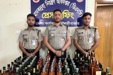 মৌলভীবাজারে বিপুল পরিমাণ বিদেশি মদ উদ্ধার