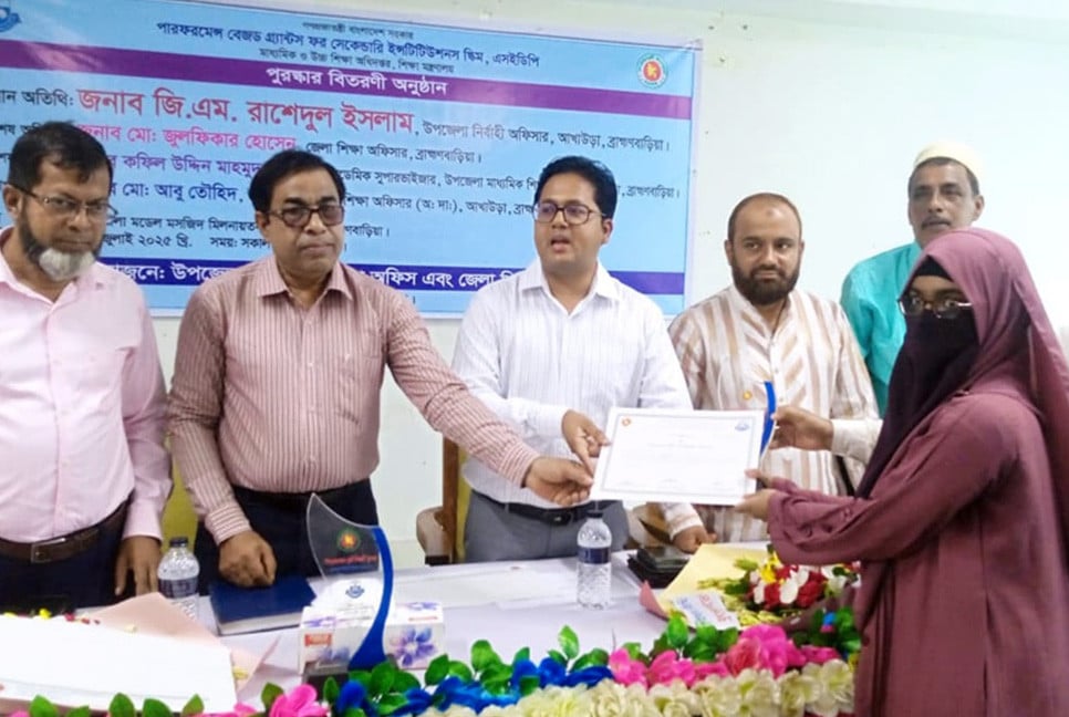আখাউড়ায় ৩৬ কৃতি শিক্ষার্থীকে সংবর্ধনা