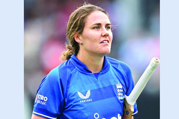 শীর্ষে ফিরলেন ইংলিশ অধিনায়ক