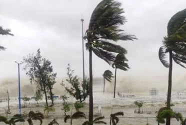 দুপুরের মধ্যে সাত অঞ্চলে ঝড়ের আভাস