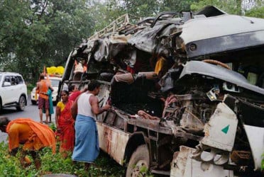 ভারতে যাত্রীবাহী বাস-ট্রাকের সংঘর্ষে ১৮ জন নিহতের দাবি বিজেপি নেতার