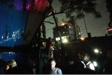 নারায়ণগঞ্জে বসতবাড়িতে আগুন