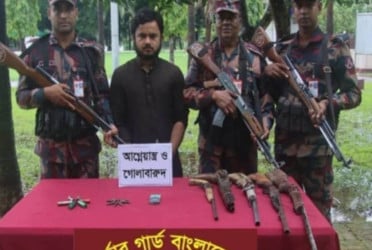 বিজিবির অভিযানে সীমান্তে চোরাচালান চক্রের প্রধানের সহযোগী গ্রেফতার