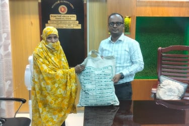 চরাঞ্চলের অসহায় নারীর পাশে দাঁড়ালেন ইউএনও