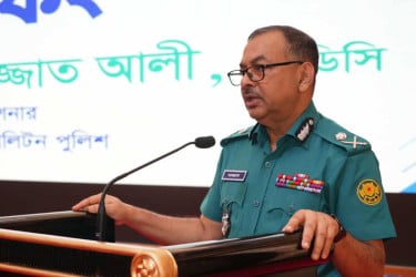 ‘পেশাদারিত্ব-স্বচ্ছতার সঙ্গে এসআইদের দায়িত্ব পালন করতে হবে’