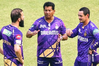 আইপিএল ব্যর্থতায় দায়িত্ব হারালেন কেকেআর কোচ