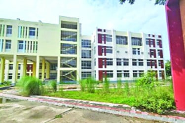 অচল হাসপাতালের আসবাবপত্র কিনতে ৮ কোটি টাকা বরাদ্দ