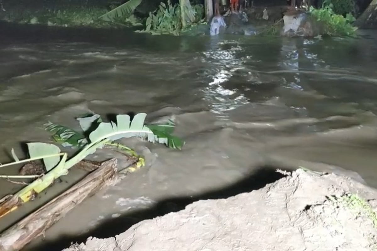 রাস্তাঘাট, ফসলি মাঠ তলিয়ে যাচ্ছে: বন্যার মুখে লালমনিরহাট