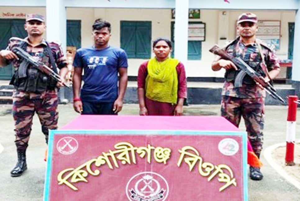 বিরল সীমান্তে ২ বাংলাদেশি আটক