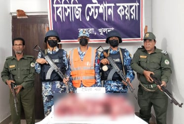 কোস্ট গার্ডের অভিযানে পাতাখালী থেকে ৩২ কেজি হরিণের মাংস জব্দ