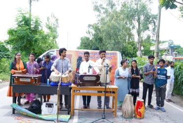 রবীন্দ্র বিশ্ববিদ্যালয়ের ডিপিপি অনুমোদনের দাবিতে মহাসড়কে সাংস্কৃতিক প্রতিবাদ