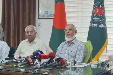 গাজীপুরে আসন বাড়ছে, কমছে বাগেরহাটে: ইসি