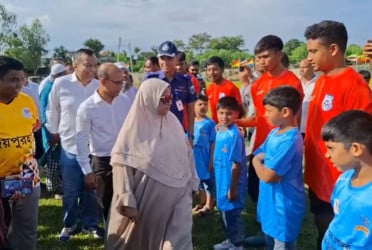 জয়পুরহাটে ফুটবল টুর্নামেন্টের উদ্বোধন