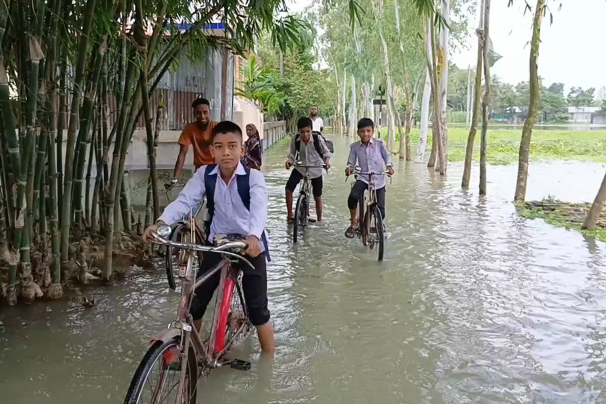 তিস্তায় পানি কমলেও দুর্ভোগে ১০ হাজার পরিবার, স্থবির ৮ শিক্ষাপ্রতিষ্ঠান