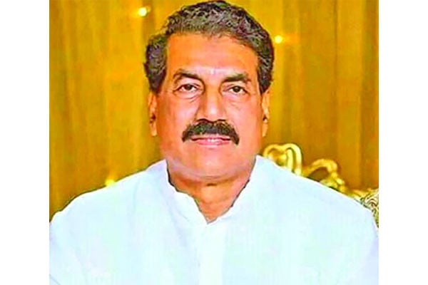 একটি পক্ষ আদাজল খেয়ে নেমেছে