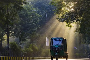 বৃষ্টির পর ঢাকার বায়ুমানে কিছুটা উন্নতি